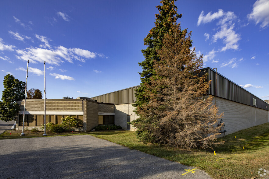 505 Finley Ave, Ajax, ON à louer - Photo de l’immeuble – Image 2 sur 5