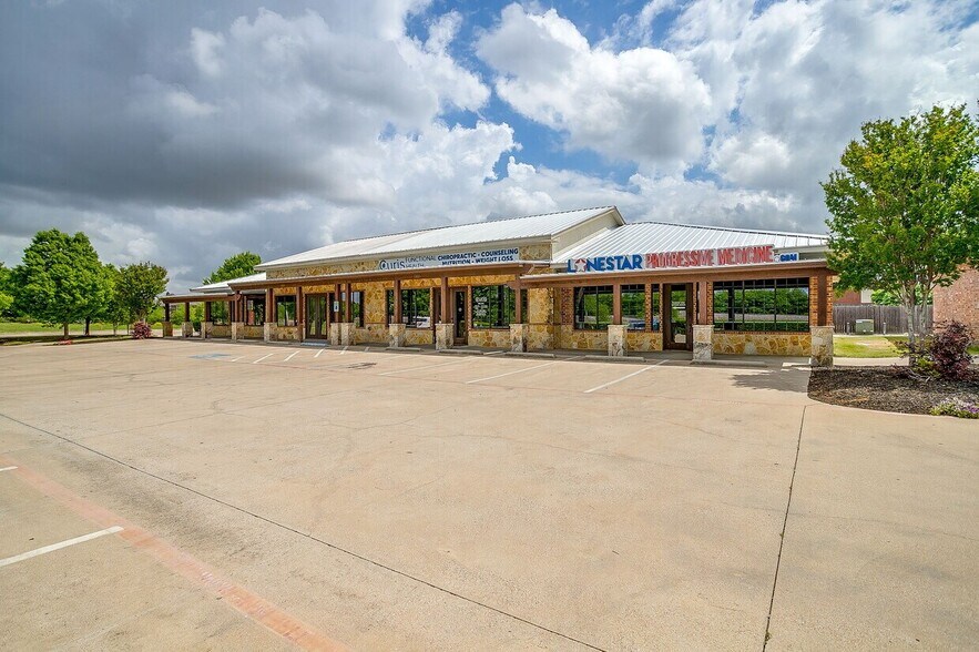 1318 John Jones Dr, Burleson, TX à vendre - Photo de l’immeuble – Image 1 sur 3