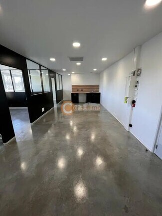 Plus de détails pour 1-5 Avenue De Bordeaux, Carbon-Blanc - Bureau à louer