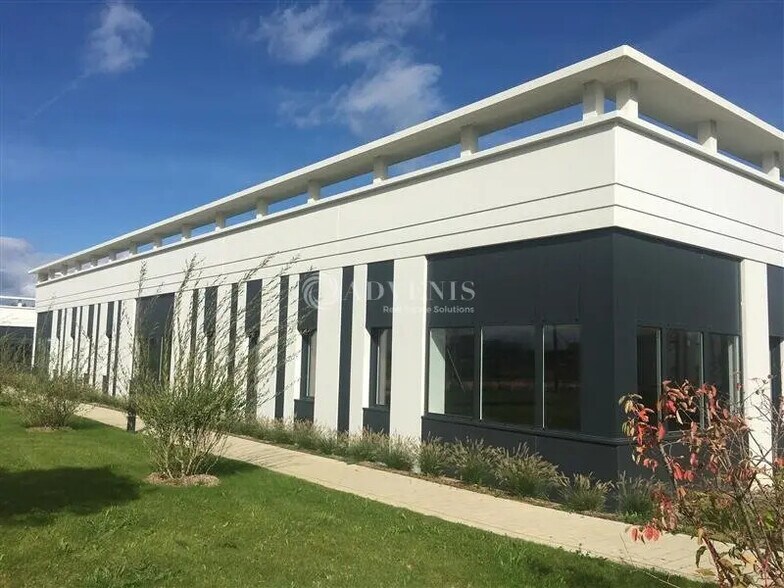 Bureau dans Élancourt à louer - Photo de l’immeuble – Image 2 sur 5