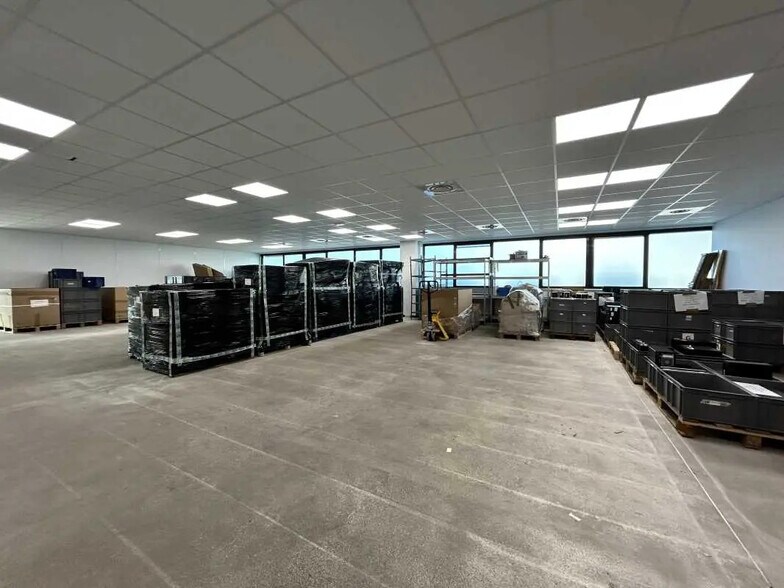 10 Rue Des Rosiéristes, Champagne-au-Mont-d'Or à louer - Photo de l’immeuble – Image 3 sur 13