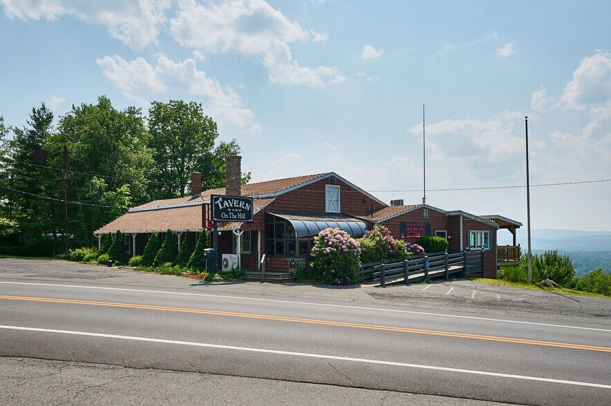 100 Mountain Rd, Easthampton, MA à vendre - Photo principale – Image 1 sur 24