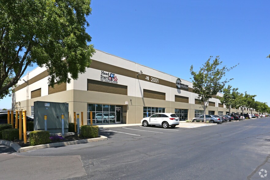 2001 Arch-Airport Rd, Stockton, CA à louer - Photo principale – Image 1 sur 9