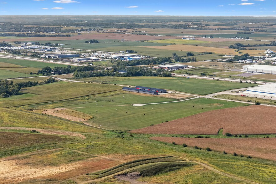 9825 Earhart Ln SW, Cedar Rapids, IA à vendre - Photo de l’immeuble – Image 2 sur 6