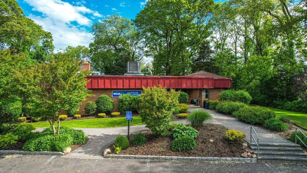 521 Townline Rd, Hauppauge, NY à vendre - Photo de l’immeuble – Image 1 sur 2
