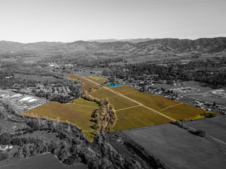 8000 East Rd, Redwood Valley, CA à vendre - Photo de l’immeuble – Image 1 sur 14