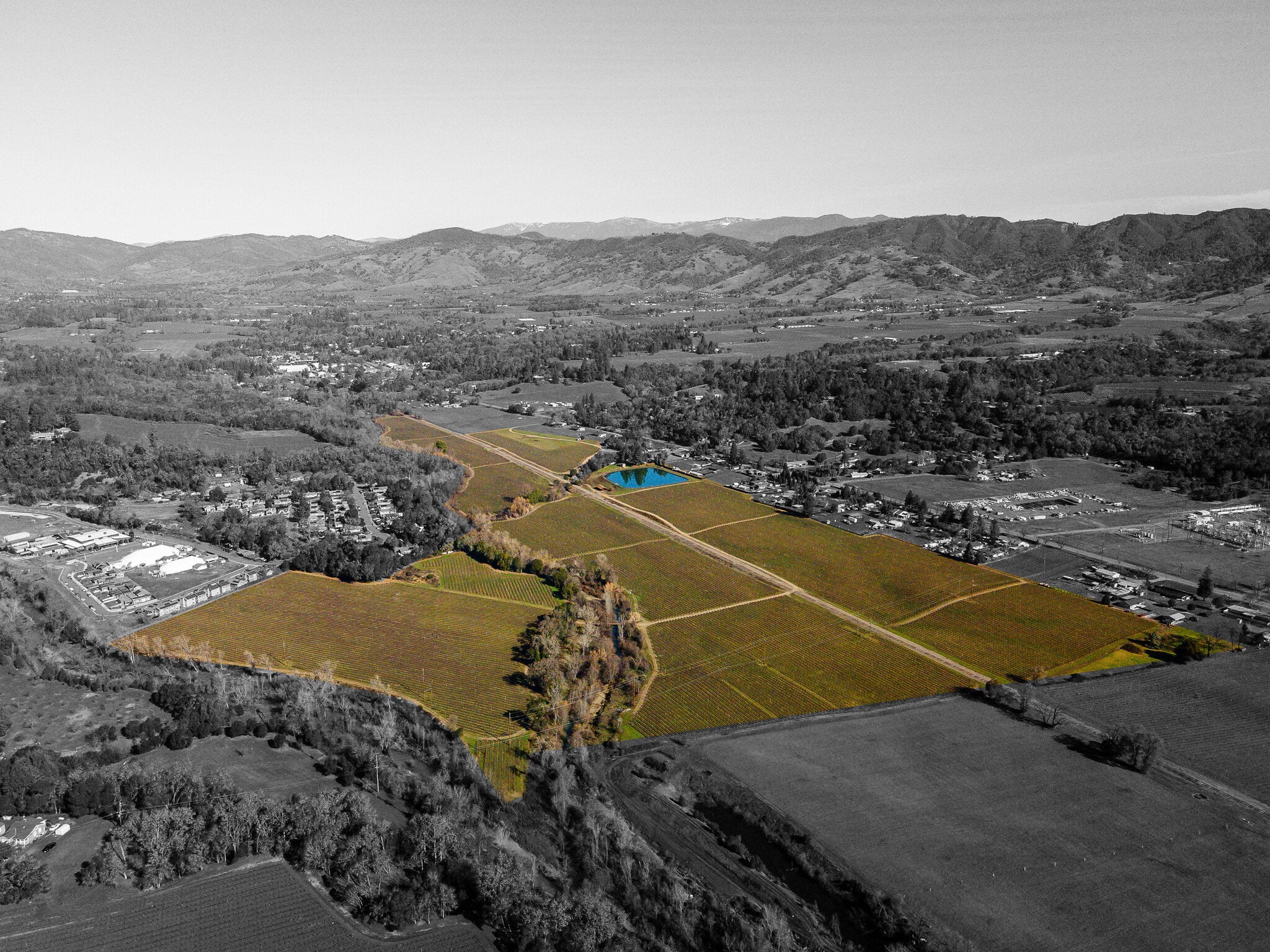 8000 East Rd, Redwood Valley, CA à vendre Photo de l’immeuble– Image 1 sur 15