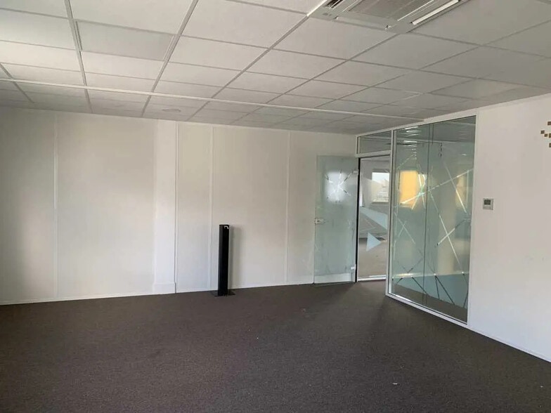 Bureau dans Lognes à louer - Photo de l’immeuble – Image 3 sur 8