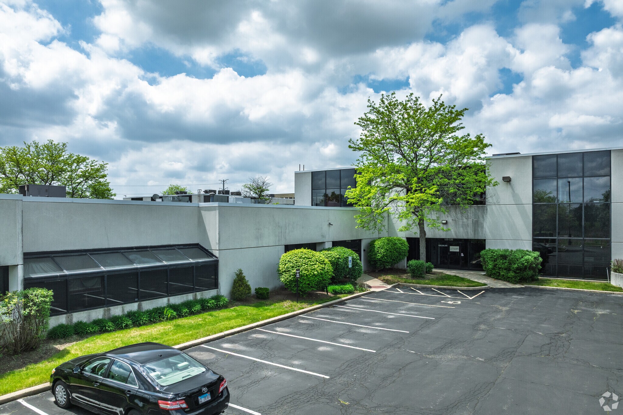 105-195 W Central Rd, Schaumburg, IL à louer Photo principale– Image 1 sur 21