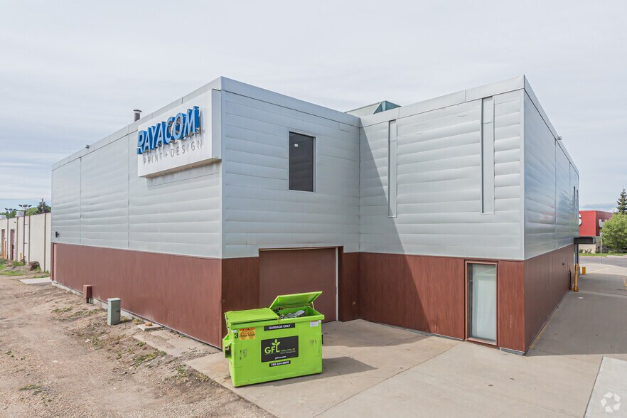 10303 65 Ave NW, Edmonton, AB à louer - Photo de l’immeuble – Image 3 sur 12