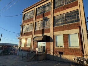 1350 Woodswether Rd, Kansas City, MO à louer Photo de l’immeuble– Image 1 sur 8