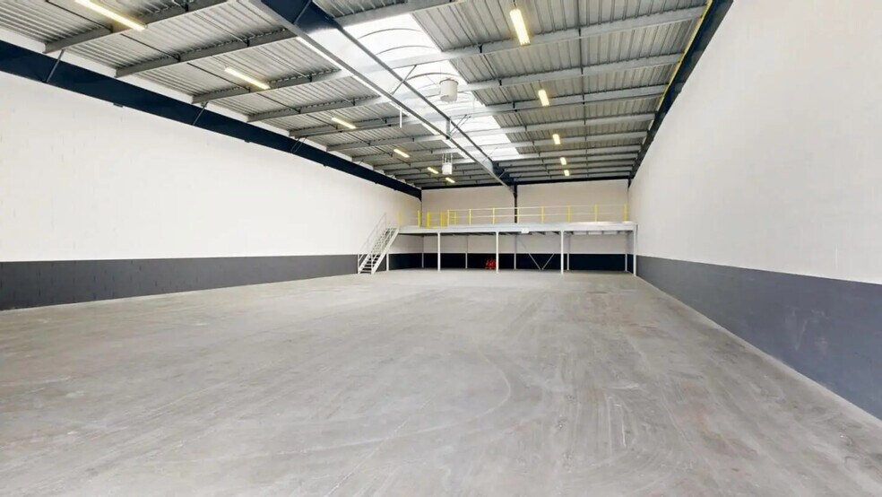 Local d’activités dans Bezons à louer - Photo intérieure – Image 2 sur 15