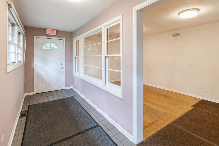 217 55th St, Clarendon Hills, IL à vendre - Photo de l’immeuble – Image 3 sur 11