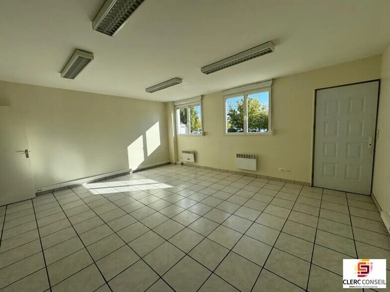 Bureau dans Évreux à louer - Photo de l’immeuble – Image 2 sur 7