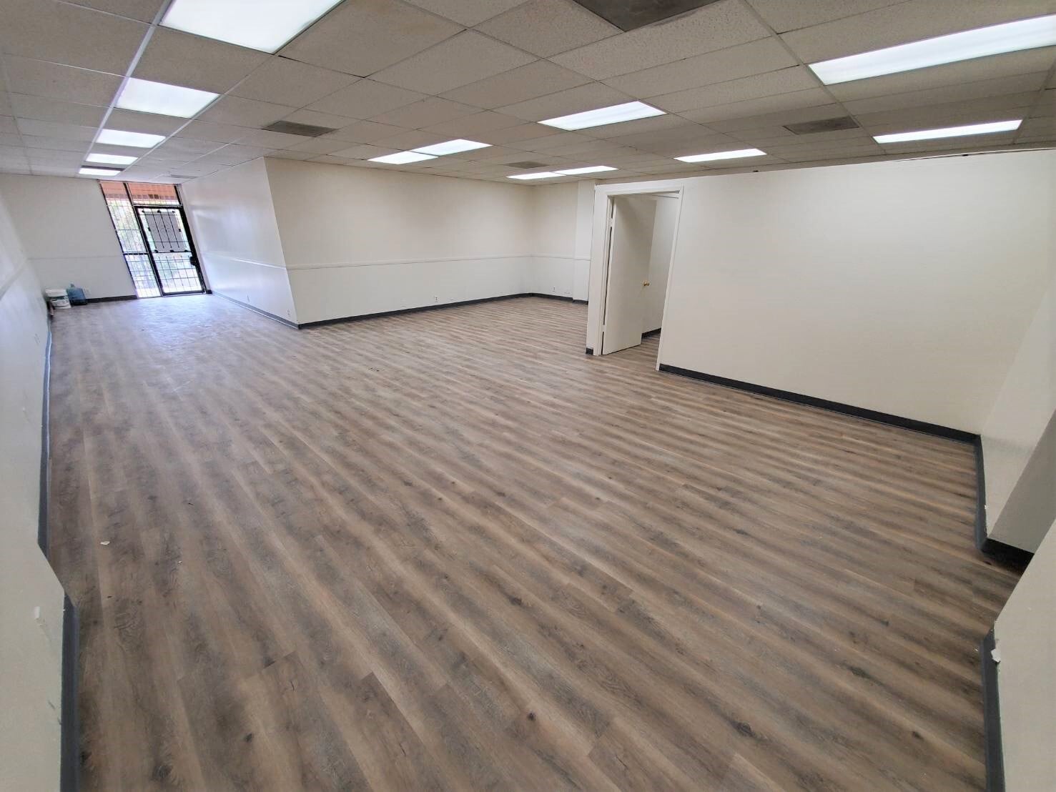 515-525 N Azusa Ave, La Puente, CA à louer Photo intérieure– Image 1 sur 7