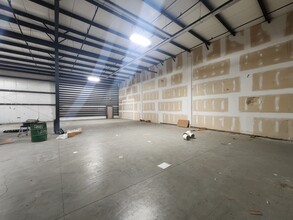 14021-14047 Industrial Rd, Omaha, NE à louer Photo intérieure– Image 2 sur 6