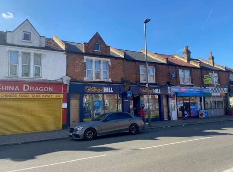 834-836 Garratt Ln, Londres à vendre - Photo principale – Image 1 sur 6