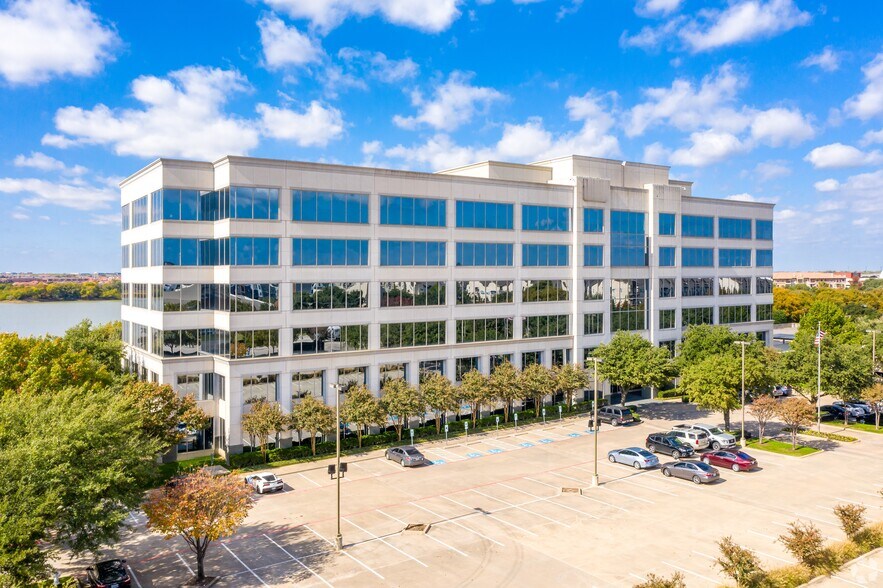 11511 Luna Rd, Dallas, TX à louer - Photo principale – Image 1 sur 14