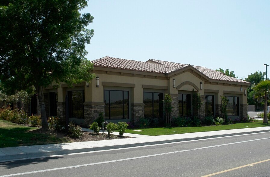 3275 E Robertson Blvd, Chowchilla, CA à louer - Photo de l’immeuble – Image 2 sur 12