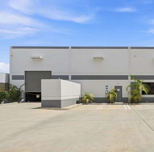 12155 Flint Pl, Poway, CA à louer - Photo de l’immeuble – Image 3 sur 5