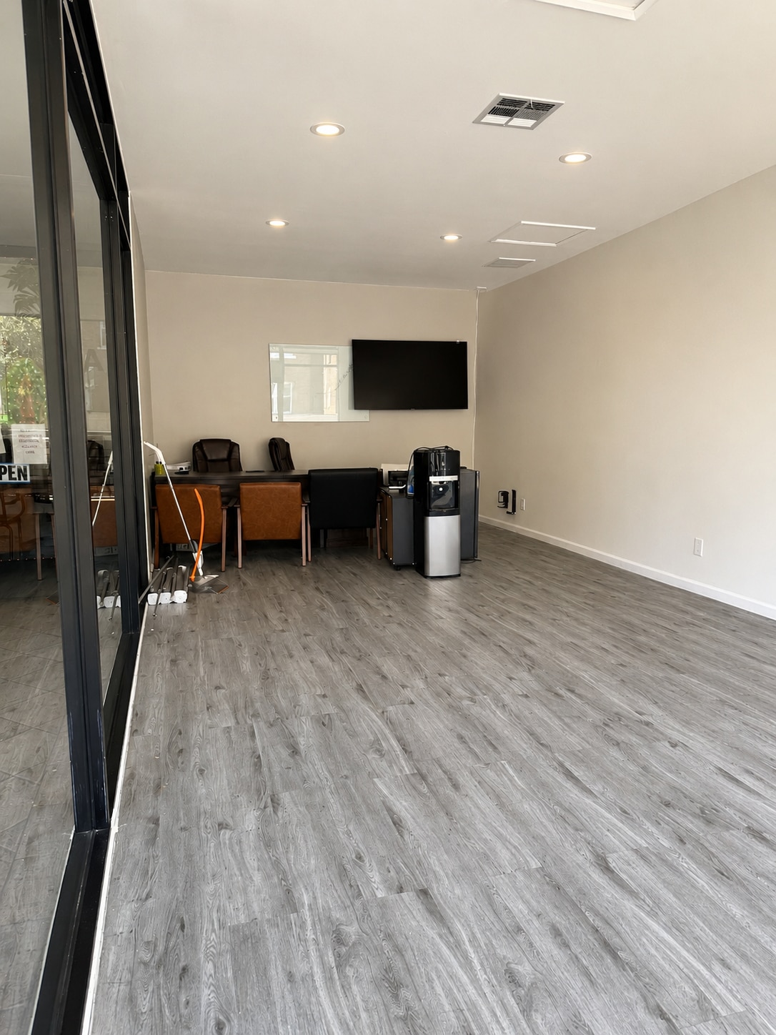 3709-3711 W 3rd St, Los Angeles, CA à louer Photo intérieure– Image 1 sur 3