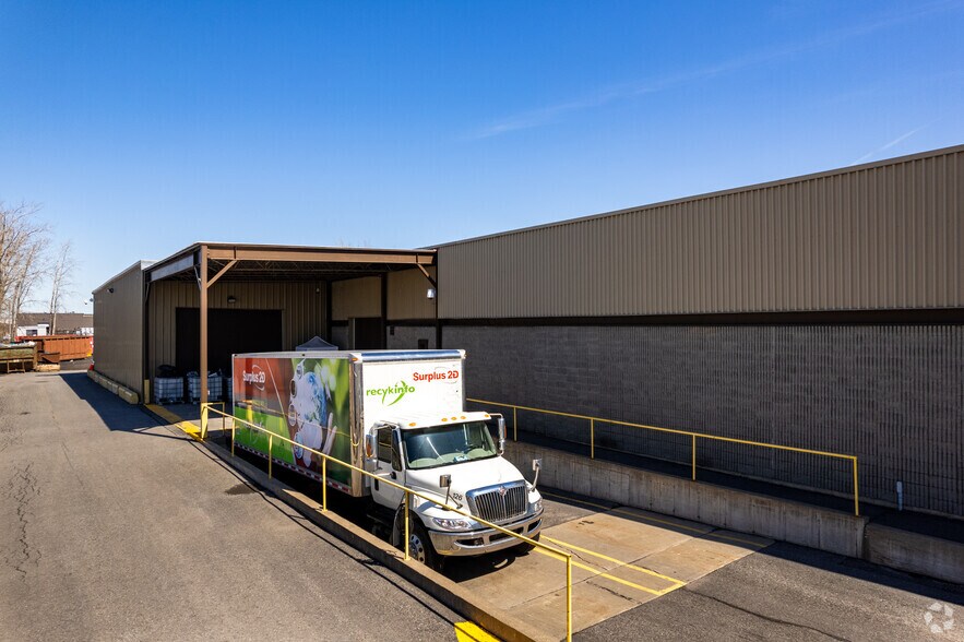 819-835 Rue Saint-Jacques, Saint-jean-sur-richelieu, QC à louer - Photo de l’immeuble – Image 3 sur 4