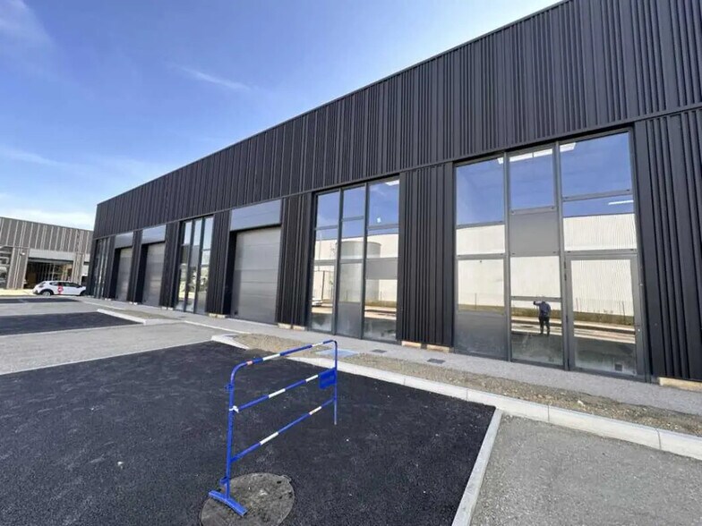 Local d’activités dans Trévoux à louer - Photo de l’immeuble – Image 1 sur 6