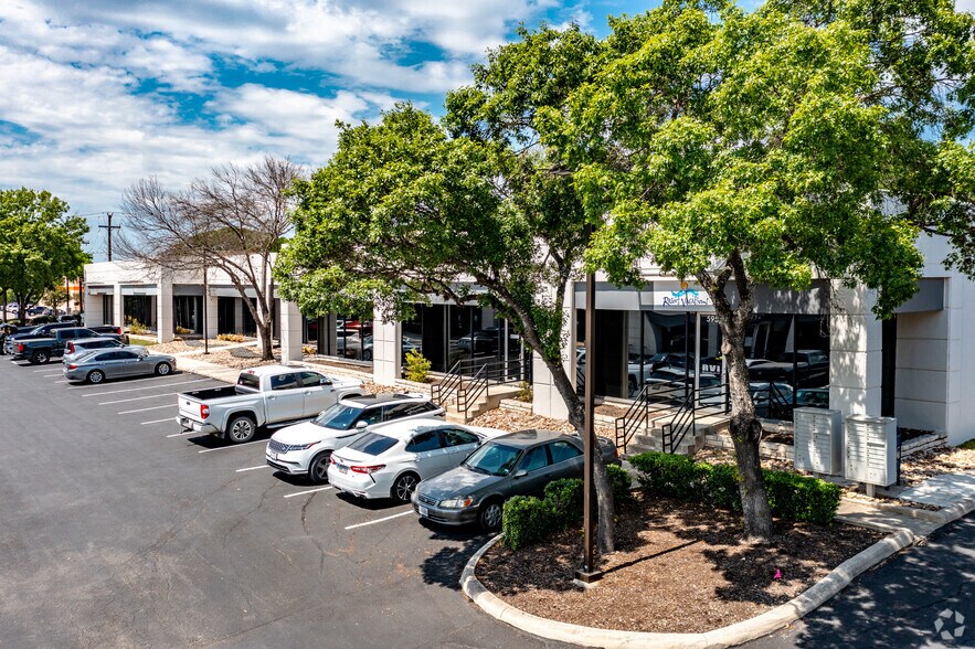 140 Heimer Rd, San Antonio, TX à vendre - Photo de l’immeuble – Image 3 sur 5