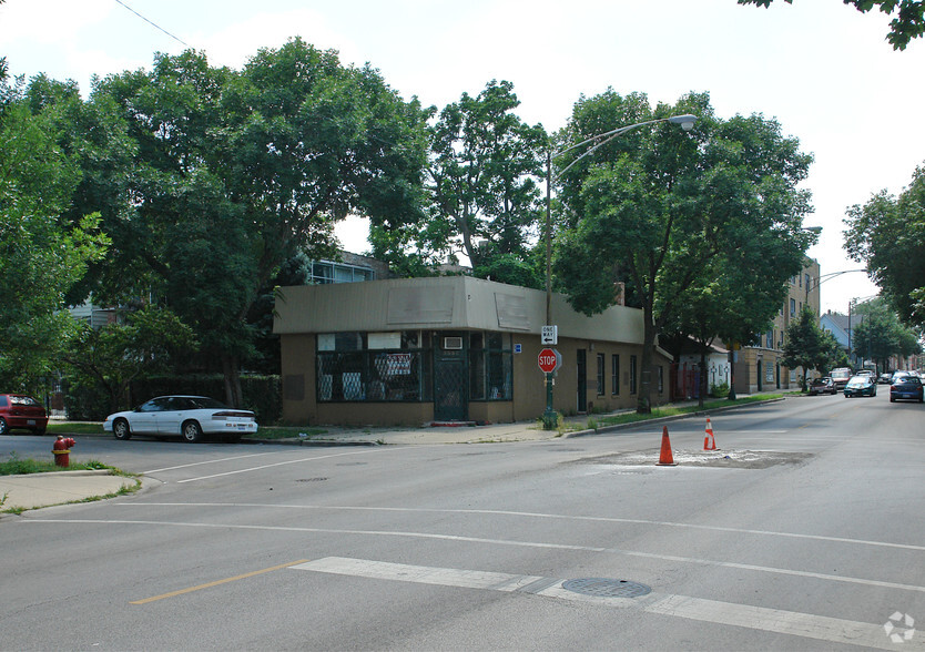3581 W Belden Ave, Chicago, IL à louer - Photo principale – Image 1 sur 18