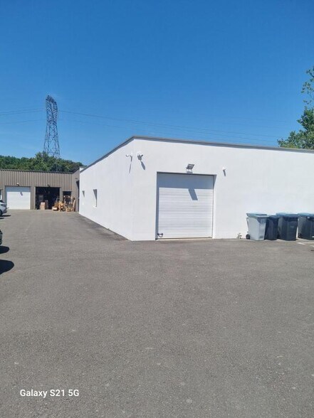 Bureau dans La Montagne à vendre - Photo de l’immeuble – Image 2 sur 5