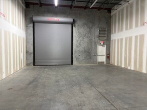 7906 Kingspointe Pky, Orlando, FL à louer Photo intérieure– Image 2 sur 4