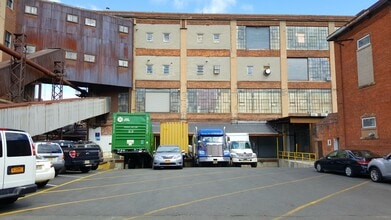 90 Dayton Ave, Passaic, NJ à louer Photo de l’immeuble– Image 1 sur 7