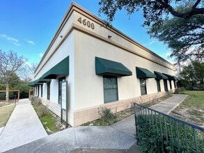4600 Spicewood Springs Rd, Austin, TX à louer Photo de l’immeuble– Image 2 sur 12