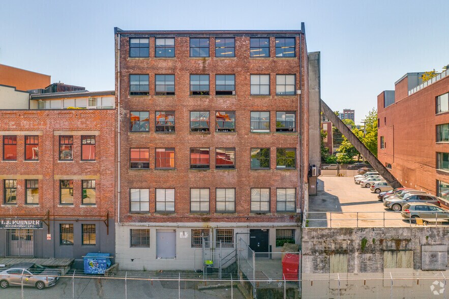 325-329 Railway St, Vancouver, BC à louer - Photo de l’immeuble – Image 3 sur 6