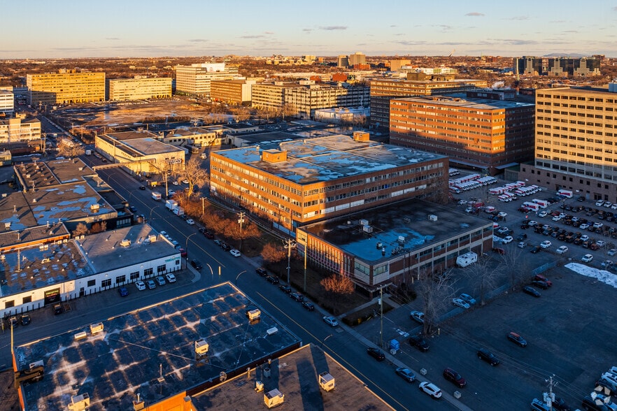 350 Rue De Louvain O, Montréal, QC à louer - Aérien – Image 2 sur 5