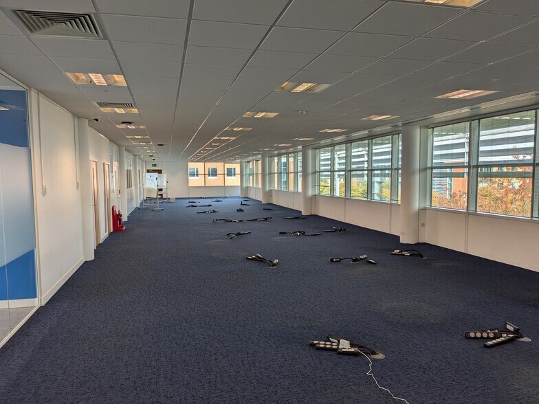 Cowley Rd, Cambridge à louer - Photo de l’immeuble – Image 3 sur 4