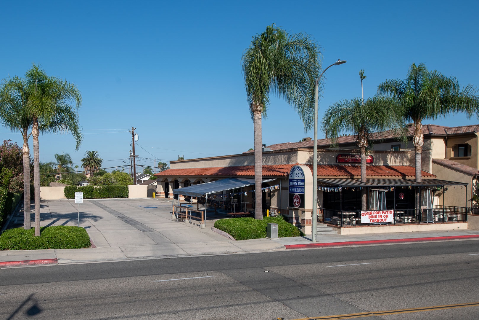 150 S Hewes St, Orange, CA à louer Photo de l’immeuble– Image 1 sur 9