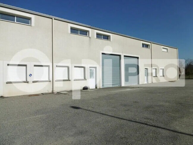 Plus de détails pour Local d’activités à vendre