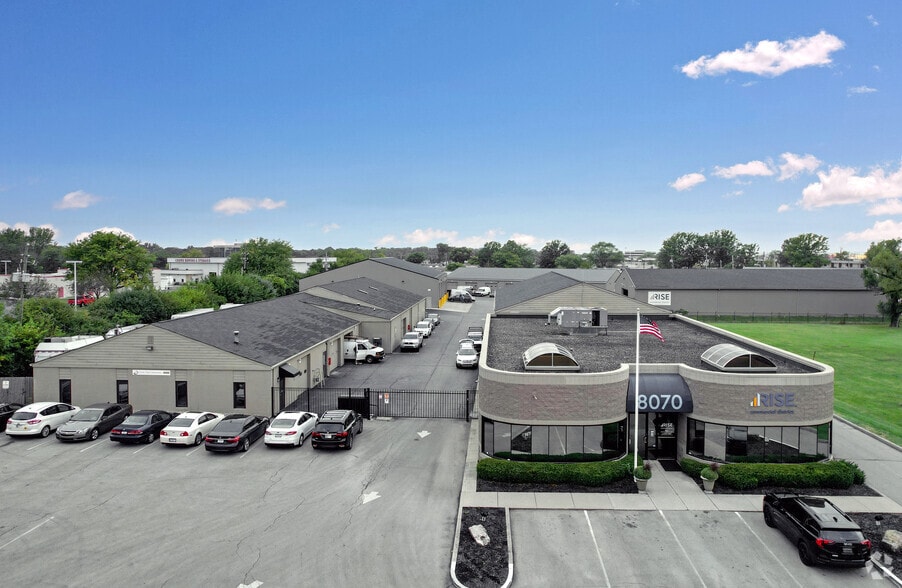 8070 Castleton Rd, Indianapolis, IN à louer - Photo de l’immeuble – Image 3 sur 3