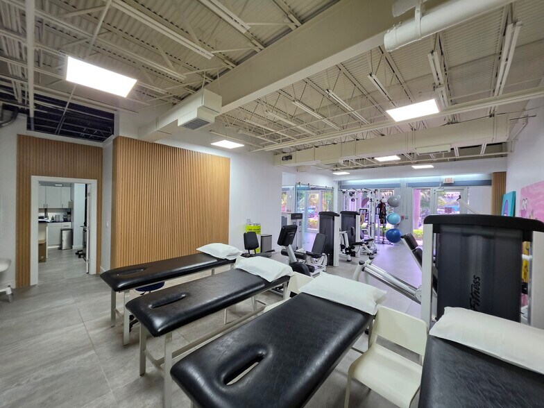 7950 NW 53rd St, Doral, FL à louer - Photo de l’immeuble – Image 3 sur 10