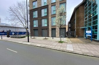 161 Creek Rd, Londres à louer Photo de l’immeuble– Image 1 sur 12