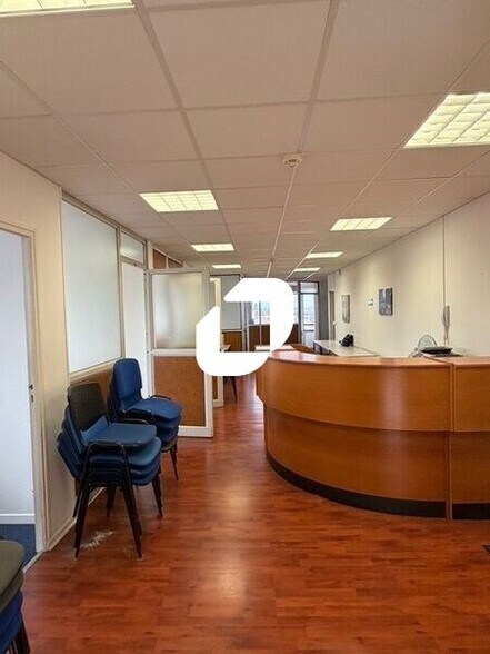 Bureau dans Poissy à vendre - Photo intérieure – Image 2 sur 16