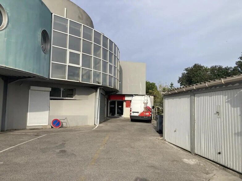 Local d’activités dans La Seyne-sur-Mer à louer - Photo de l’immeuble – Image 1 sur 5
