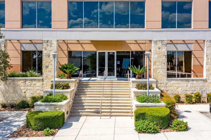 300 E Sonterra Blvd, San Antonio, TX à louer - Photo de l’immeuble – Image 1 sur 13