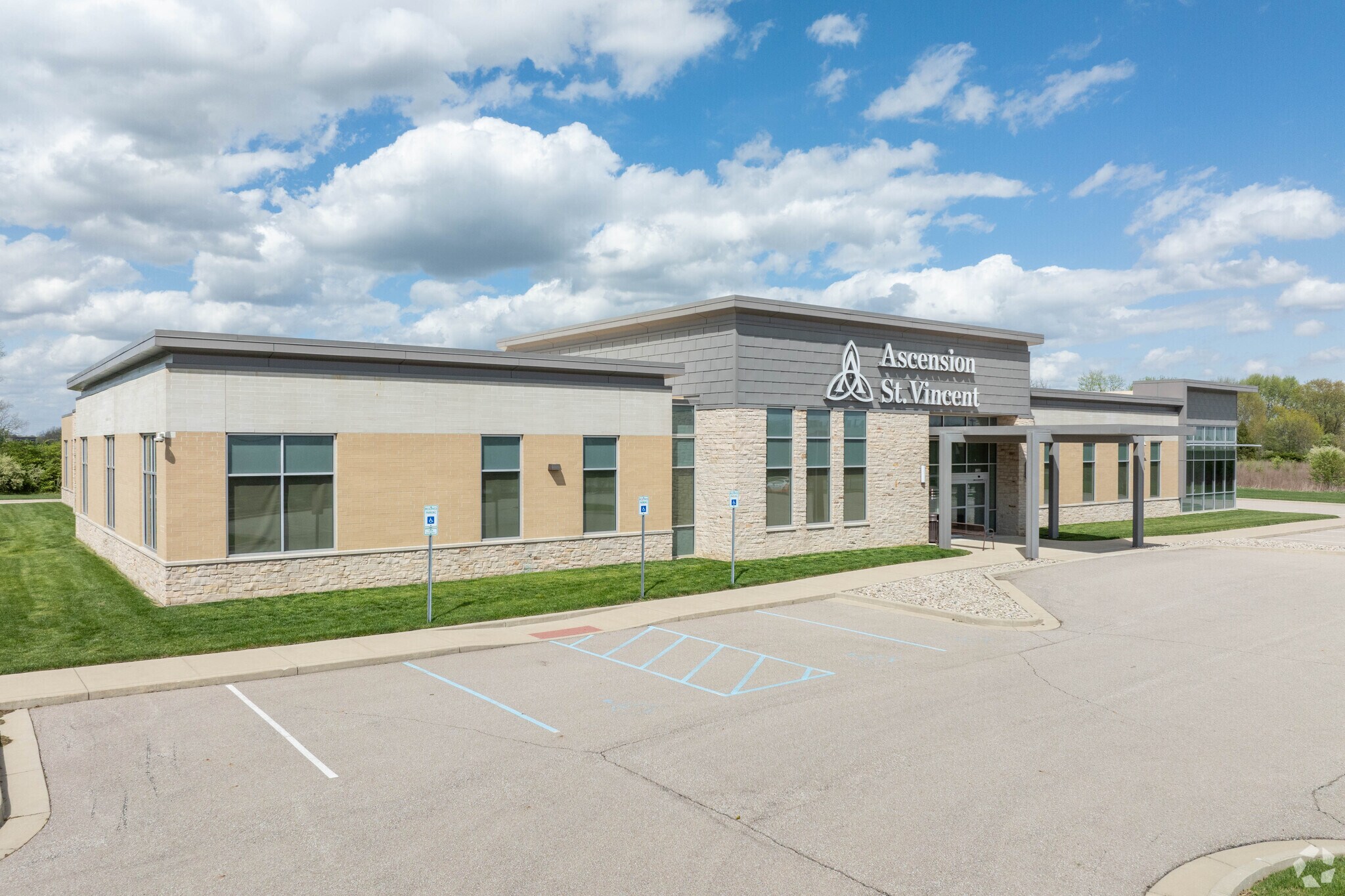 1300 Innovation Pkwy, Greenwood, IN à louer Photo principale– Image 1 sur 15