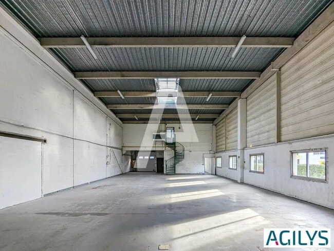 Plus de détails pour Local d'activités à louer