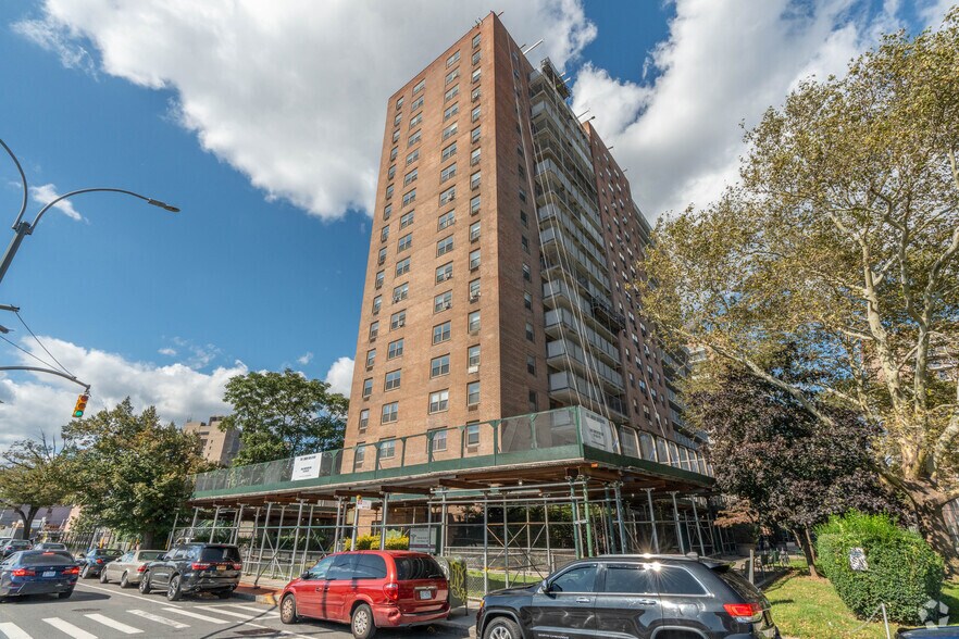 1381 Linden Blvd, Brooklyn, NY à louer - Photo de l’immeuble – Image 2 sur 6