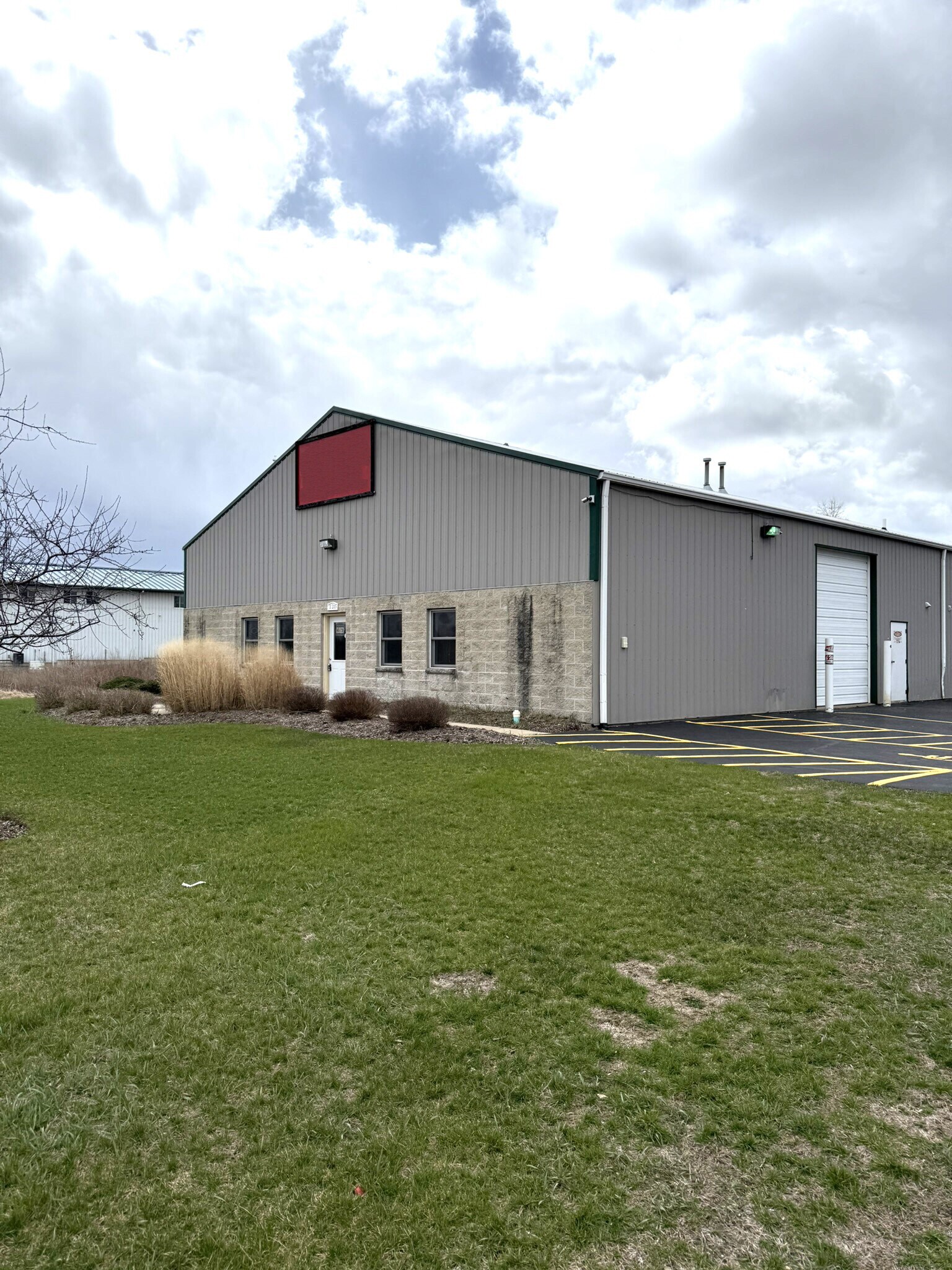 11215 Commercial St, Richmond, IL à louer Photo principale– Image 1 sur 13