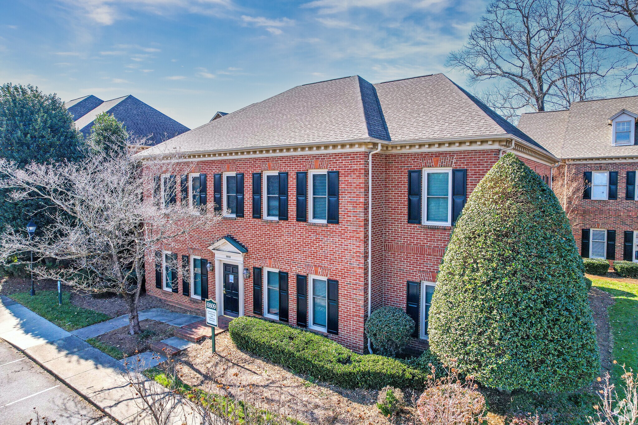 6809 Fairview Rd, Charlotte, NC à louer Photo principale– Image 1 sur 8