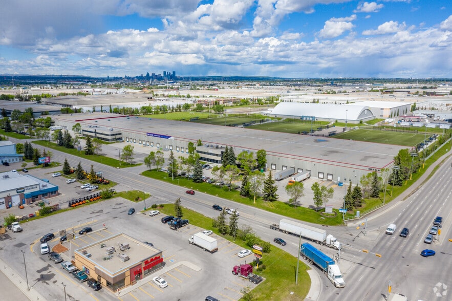 4920-5280 72 Av SE, Calgary, AB à louer - Aérien – Image 2 sur 10